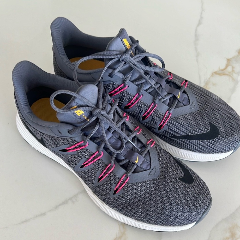 Nike Quest Sneakers